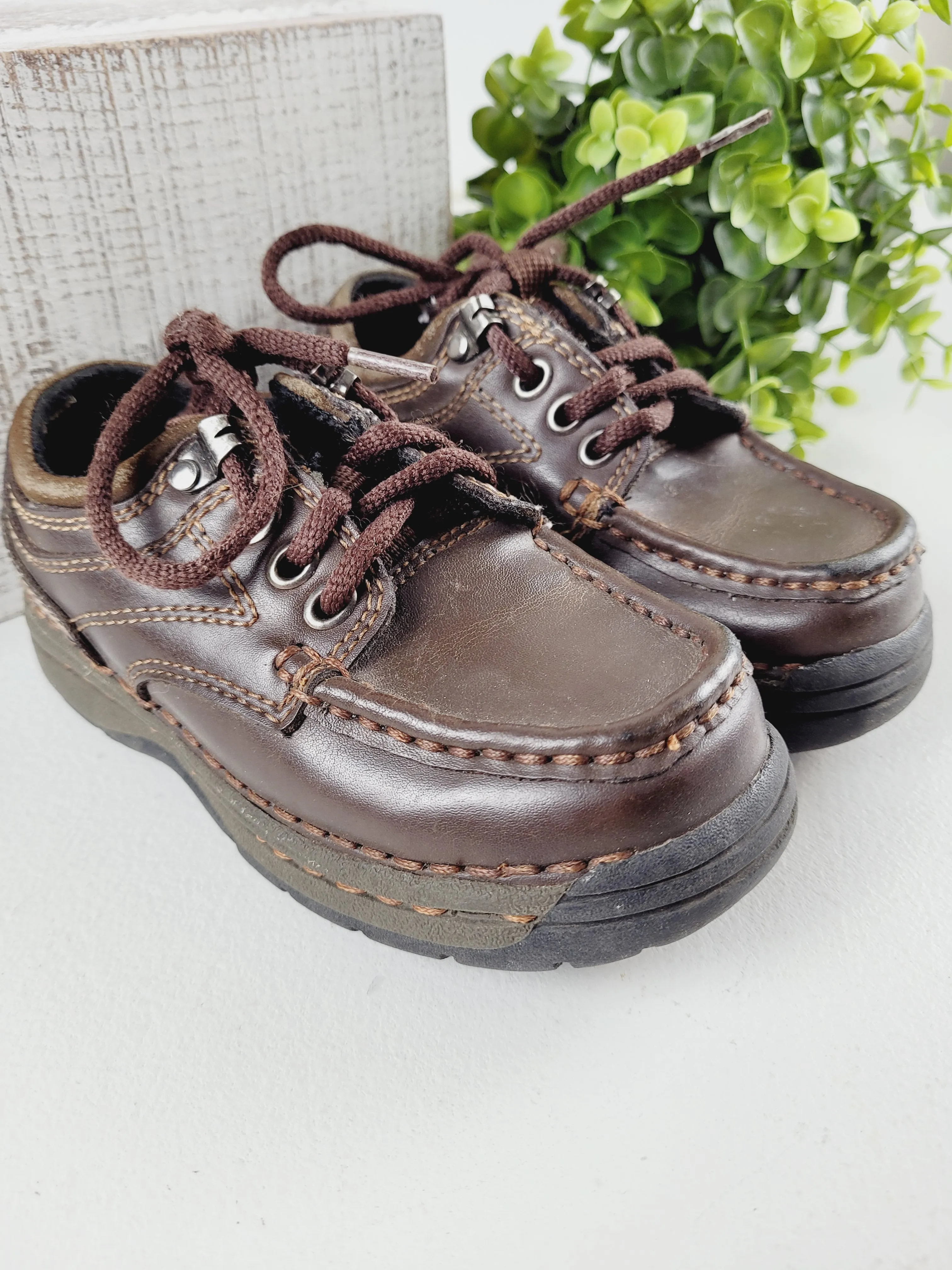 SMART FIT BROWN SHOES SIZE 9 KIDS PRE-LOVED